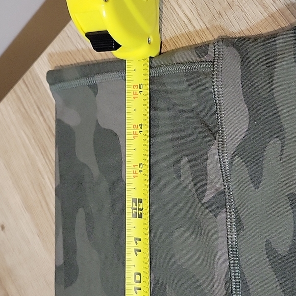 NWOT Old Navy Active Tan and Green Camo Print High Waisted XL shorts - Picture 5 of 6